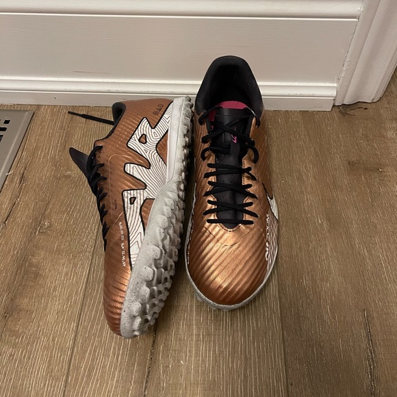 Nike Indoor Soccer Shoes - Picture 2 of 5